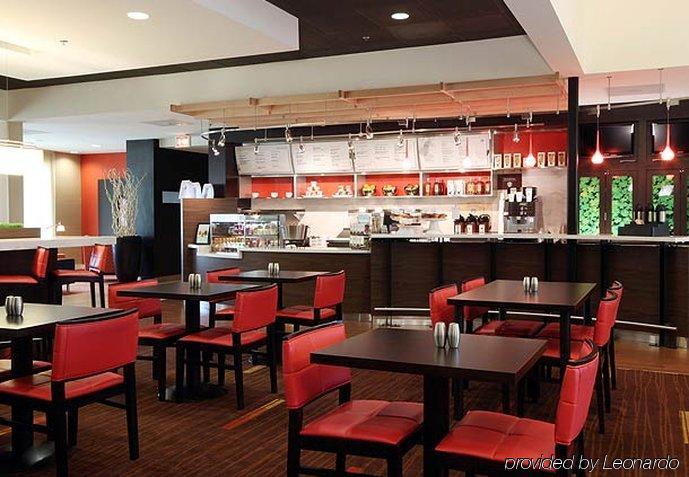 Courtyard Dallas Medical Market Center Restaurant photo